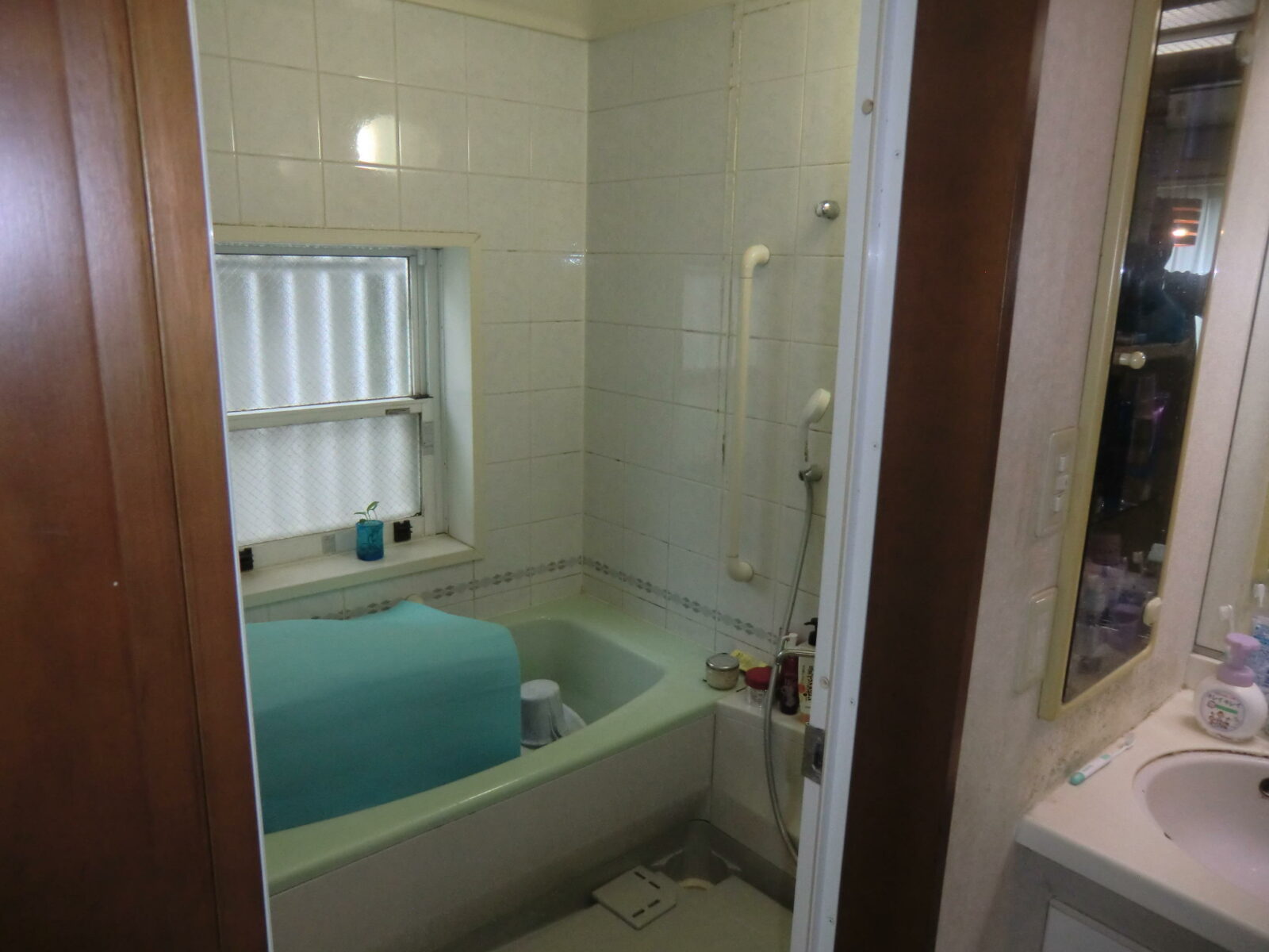 横浜市のリフォーム_寒さ対策された掃除もしやすい快適な浴室before