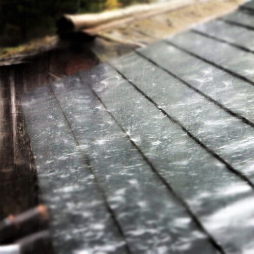 雨と屋根